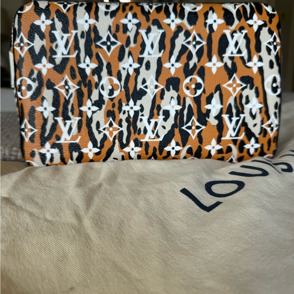 Louis Vuitton Neonoe Jungle Giant Reverse Tote - Picture 7 of 10